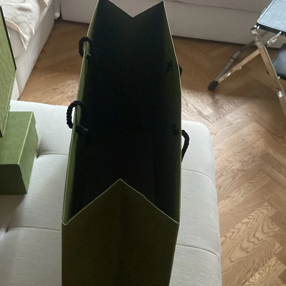 New GUCCI huge shopping paper bag   Green 30x22x10
